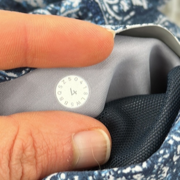 Lululemon In Movement 7/8 Tight *Everlux 25" Paisley Glaze Multi - Picture 4 of 6